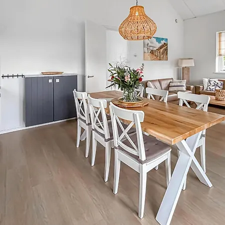 3 Bedroom Awesome In Holiday home
