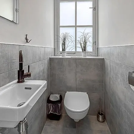 3 Bedroom Awesome In *